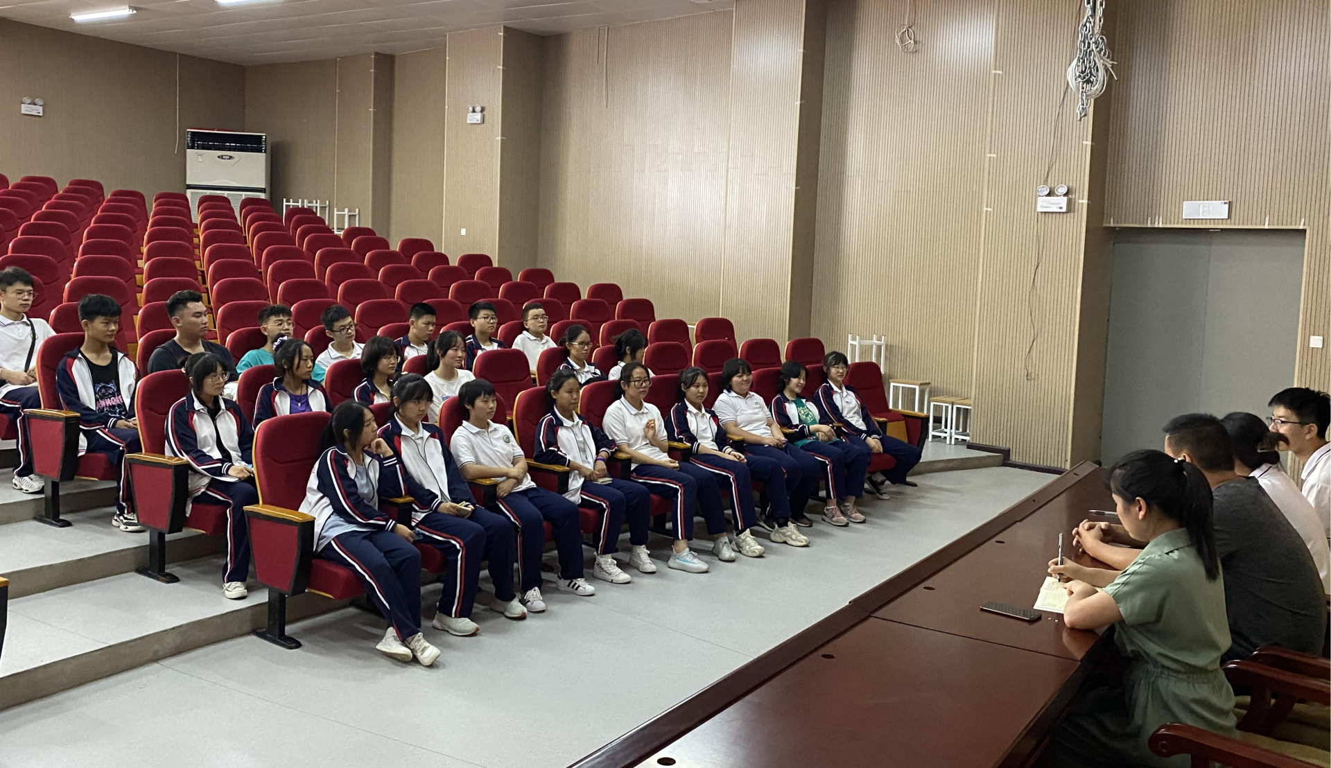 校团委召开新学期学生会干部第一次会议